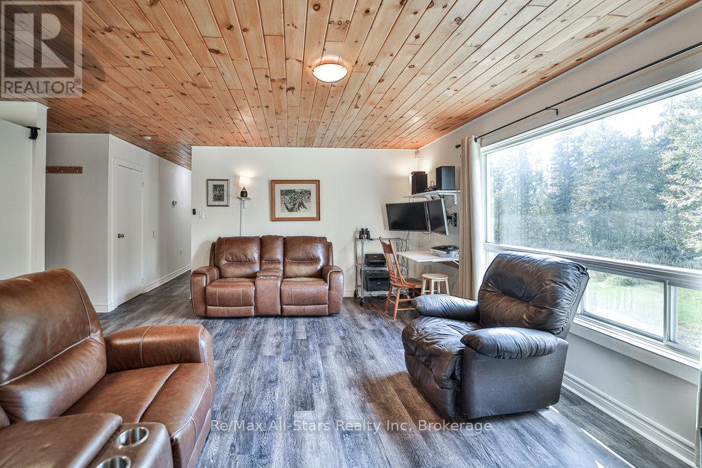 410 Etwell Road, Huntsville, Ontario  P1H 2J2 - Photo 17 - X12086430