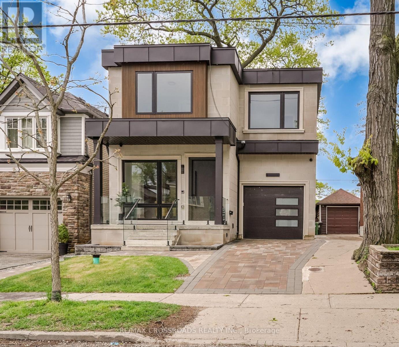 112 BLANTYRE AVENUE, Toronto, Ontario