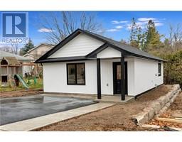 8 SUMMIT Avenue, Kitchener, Ontario
