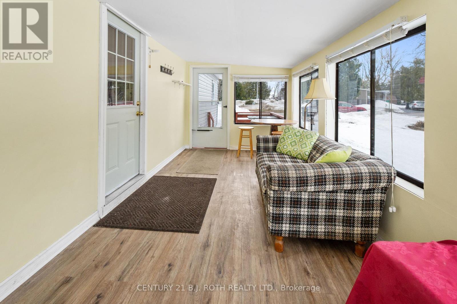 1 Orr Drive, Oro-Medonte, Ontario  L3V 0P9 - Photo 15 - S12207506
