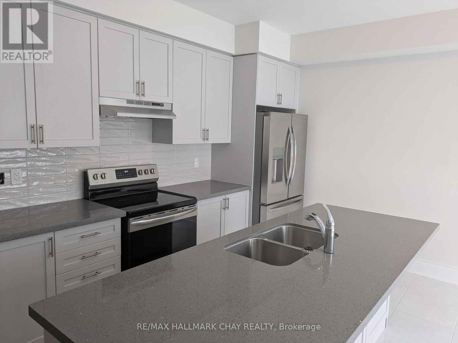 18 Valleybrook Road, Barrie, Ontario  L9J 0L4 - Photo 11 - S12207564
