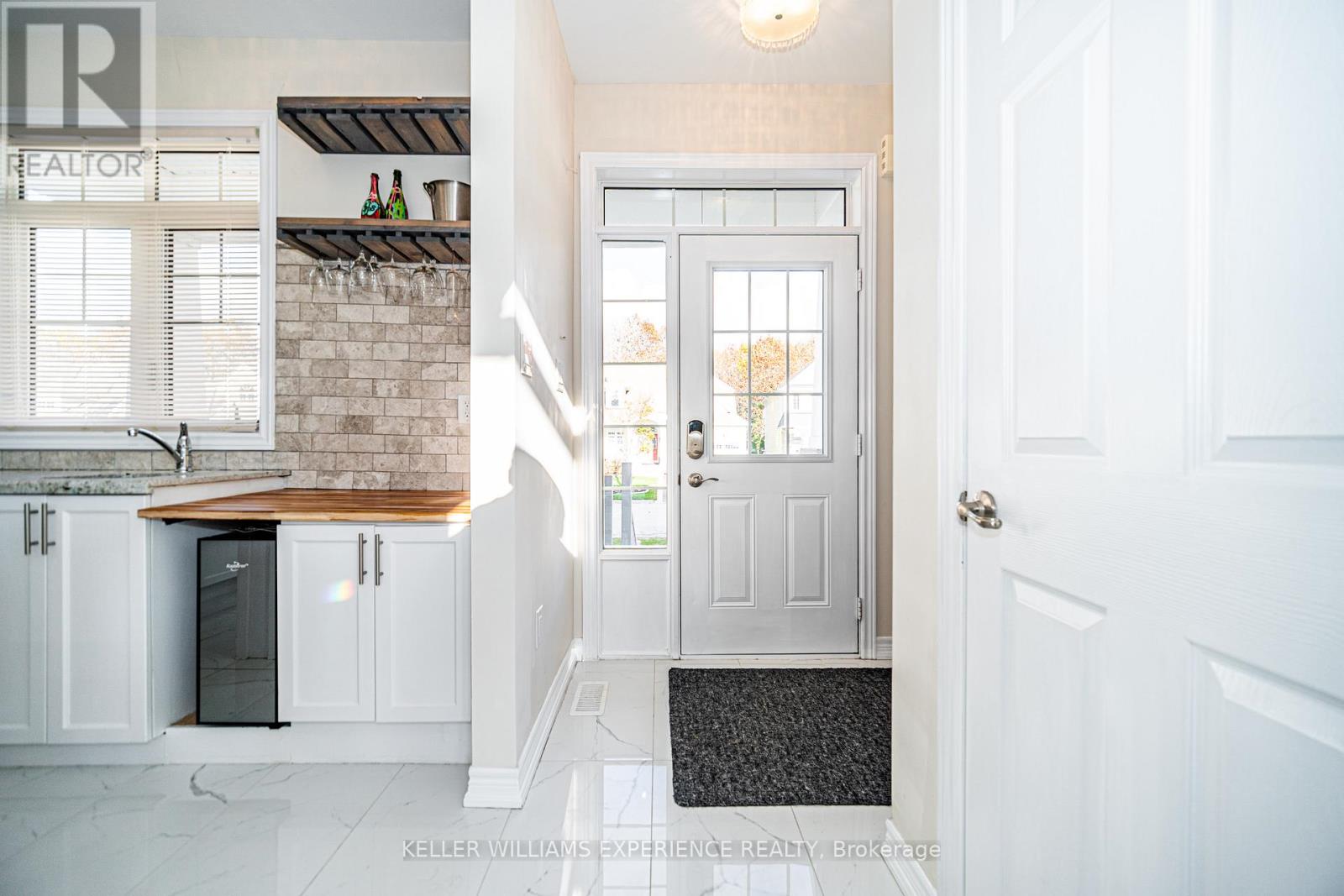 61 Riverwalk Place, Midland, Ontario  L4R 0B4 - Photo 2 - S12207629