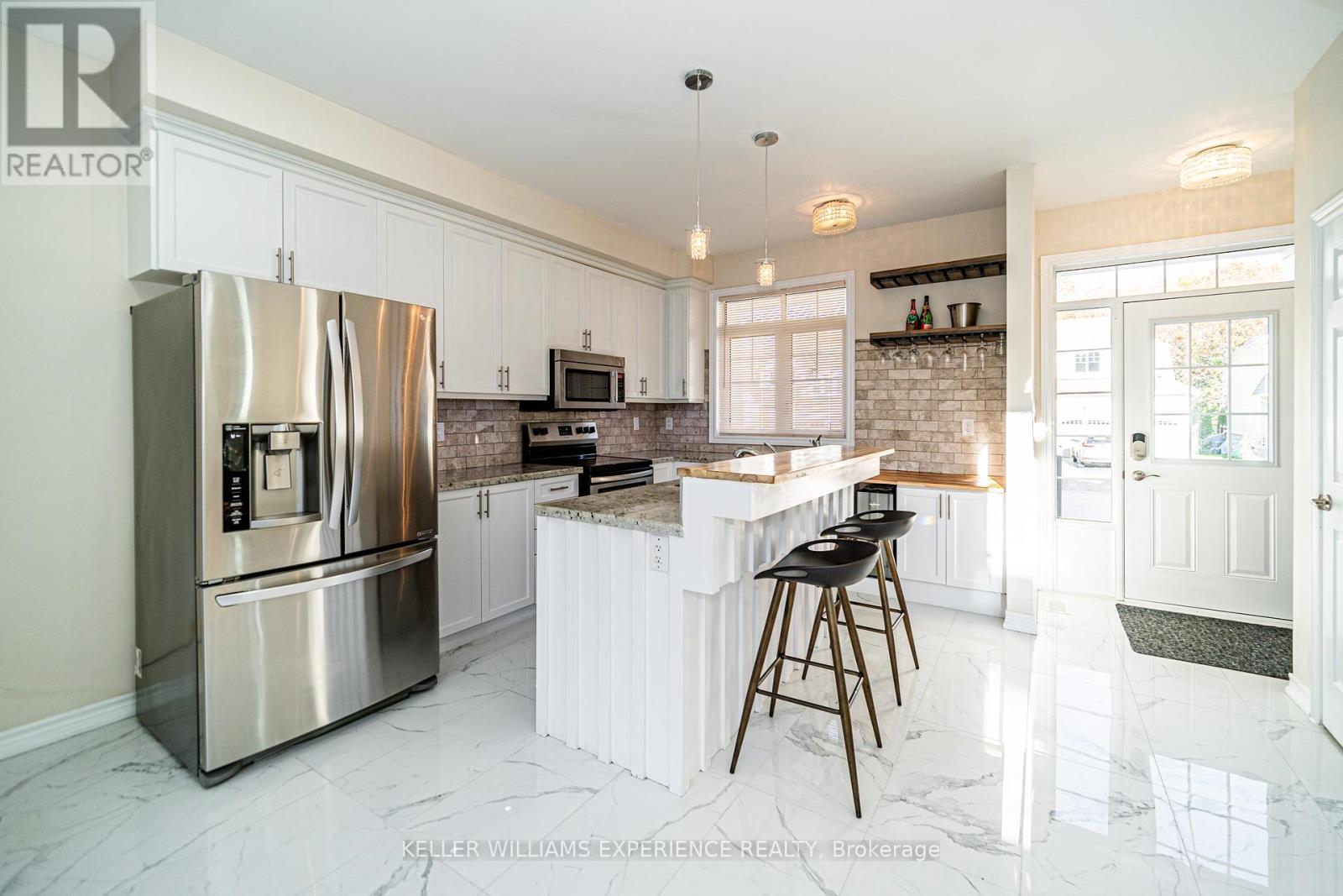 61 Riverwalk Place, Midland, Ontario  L4R 0B4 - Photo 4 - S12207629
