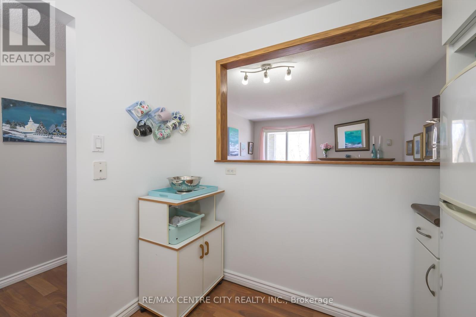 309 - 729 Deveron Crescent, London South, Ontario  N5Z 4X5 - Photo 6 - X12207660