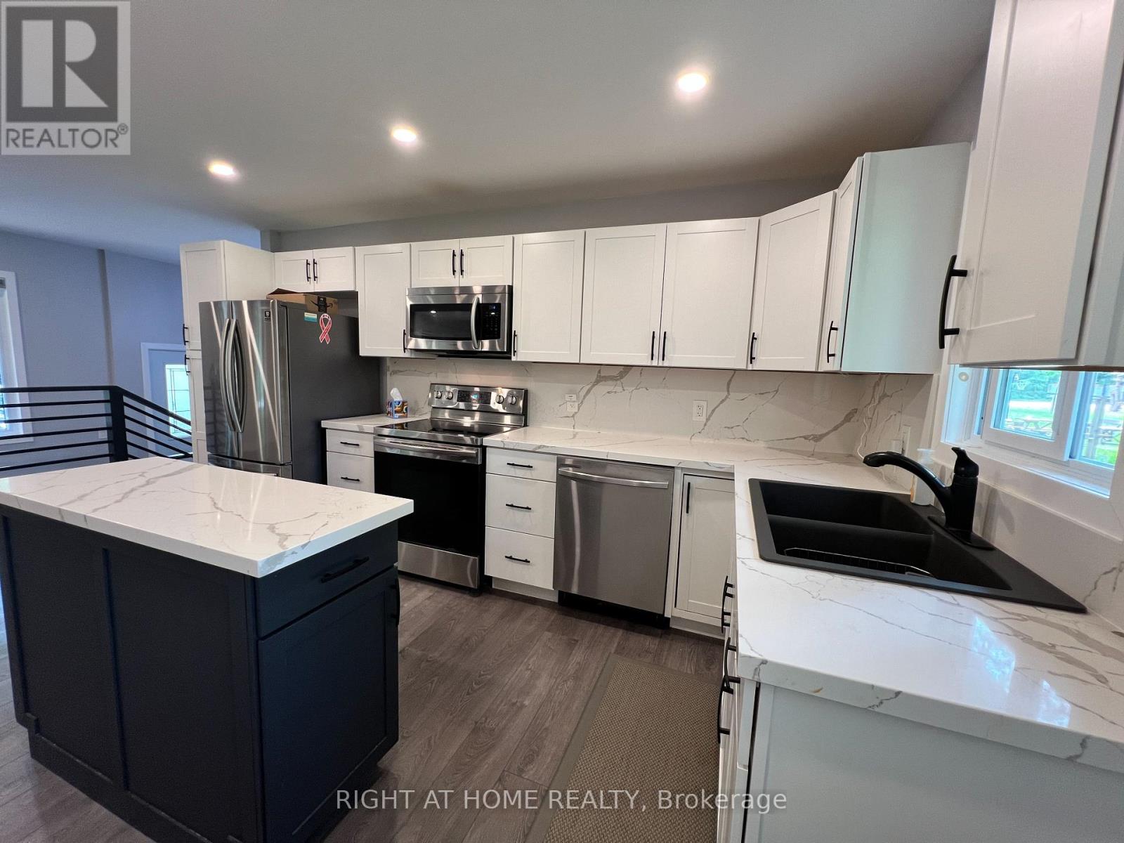 215 Wellington Street, Gravenhurst, Ontario  P1P 1B2 - Photo 9 - X12202514