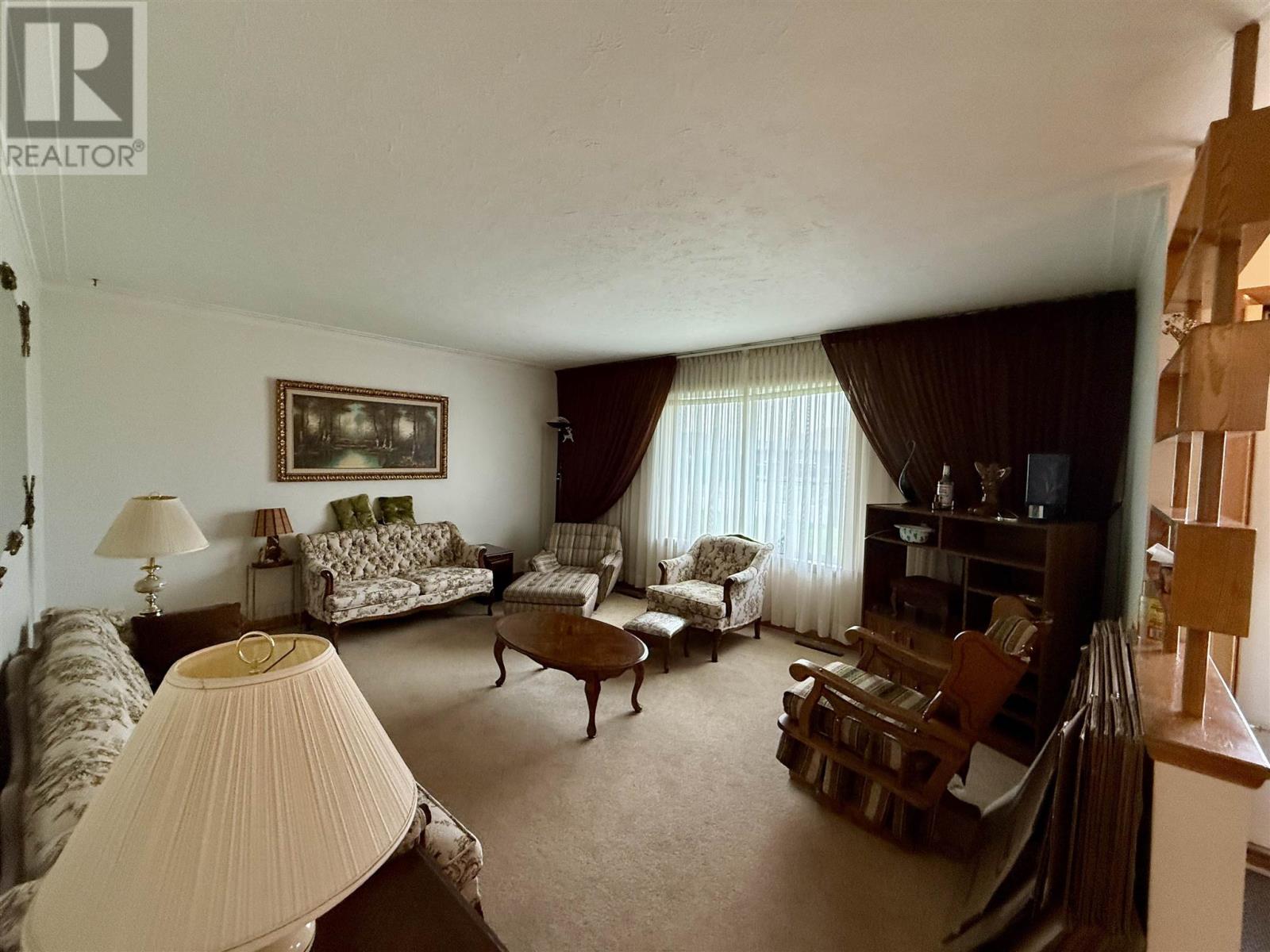 Property at 418 Heather CRES image 3
