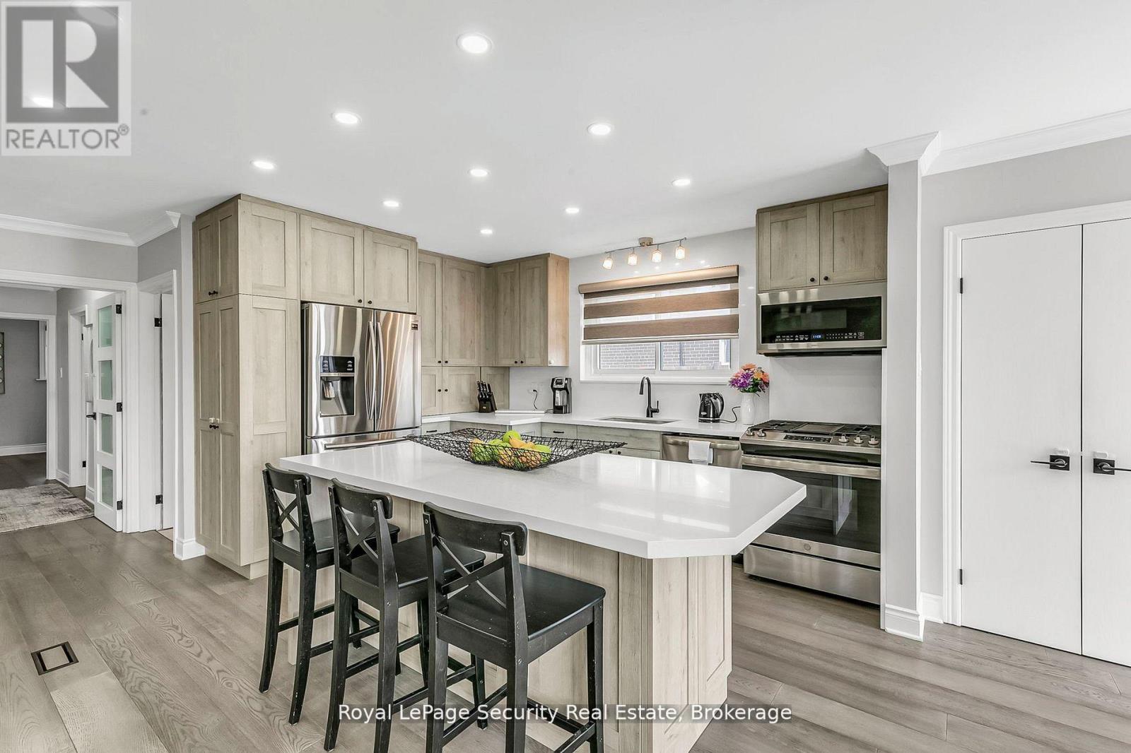 245 Avondale Boulevard, Brampton, Ontario  L6T 1J3 - Photo 11 - W12207521