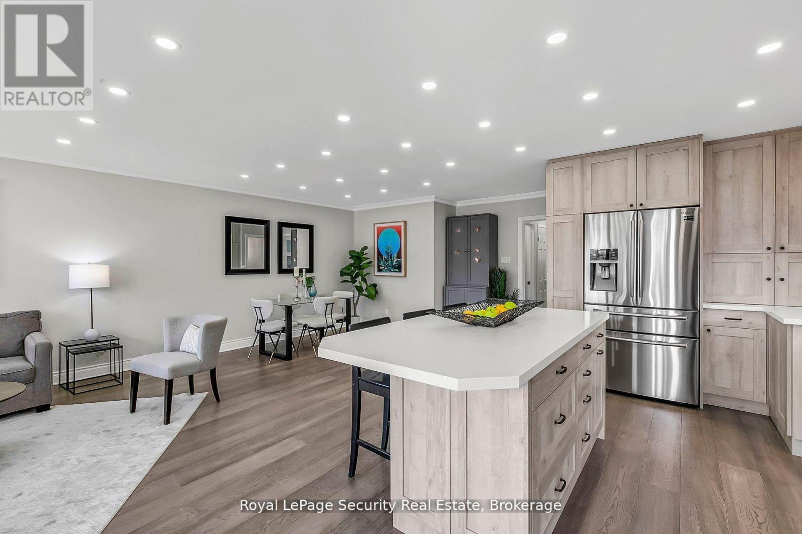 245 Avondale Boulevard, Brampton, Ontario  L6T 1J3 - Photo 5 - W12207521