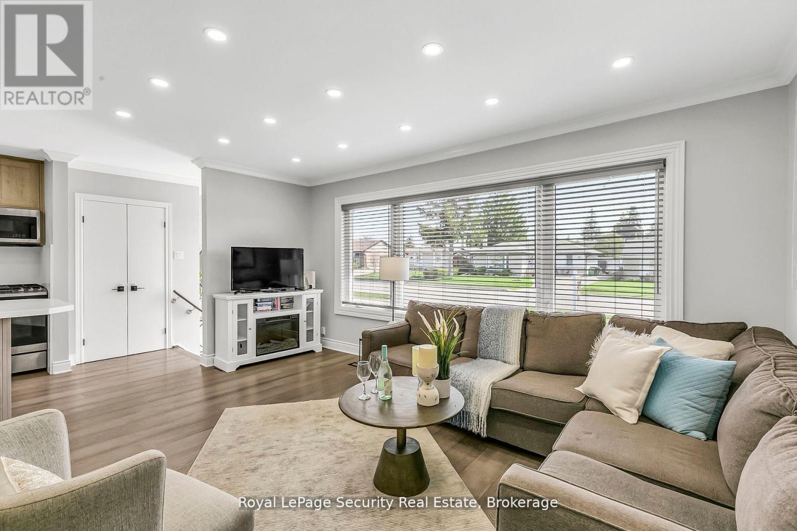 245 Avondale Boulevard, Brampton, Ontario  L6T 1J3 - Photo 6 - W12207521