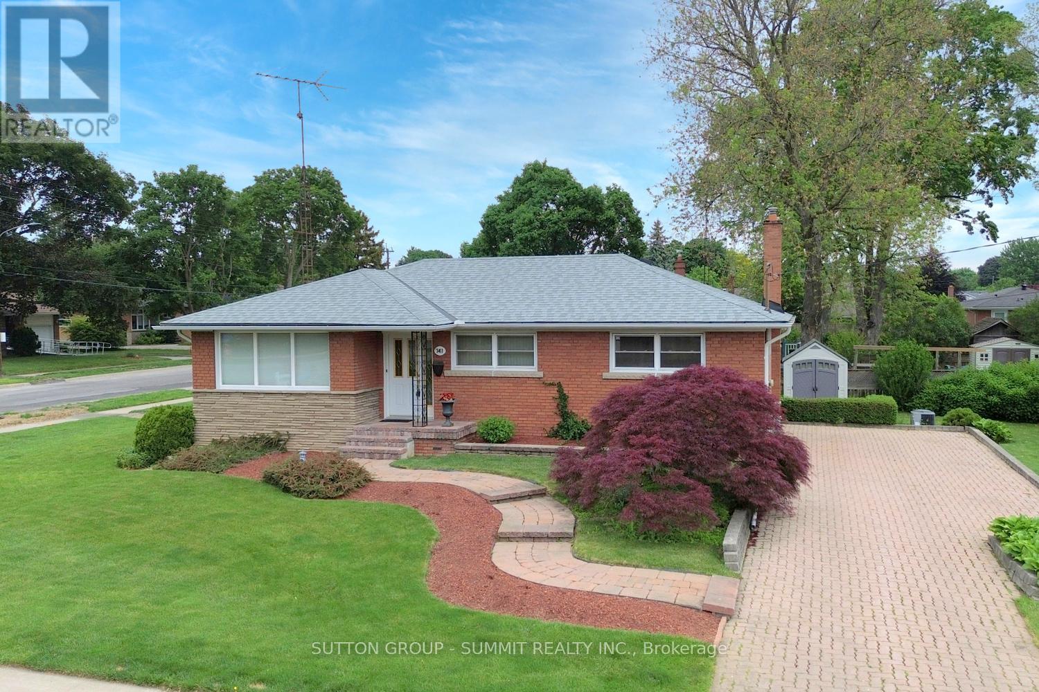 741 Ashley Avenue, Burlington, Ontario  L7R 2Z4 - Photo 1 - W12207524