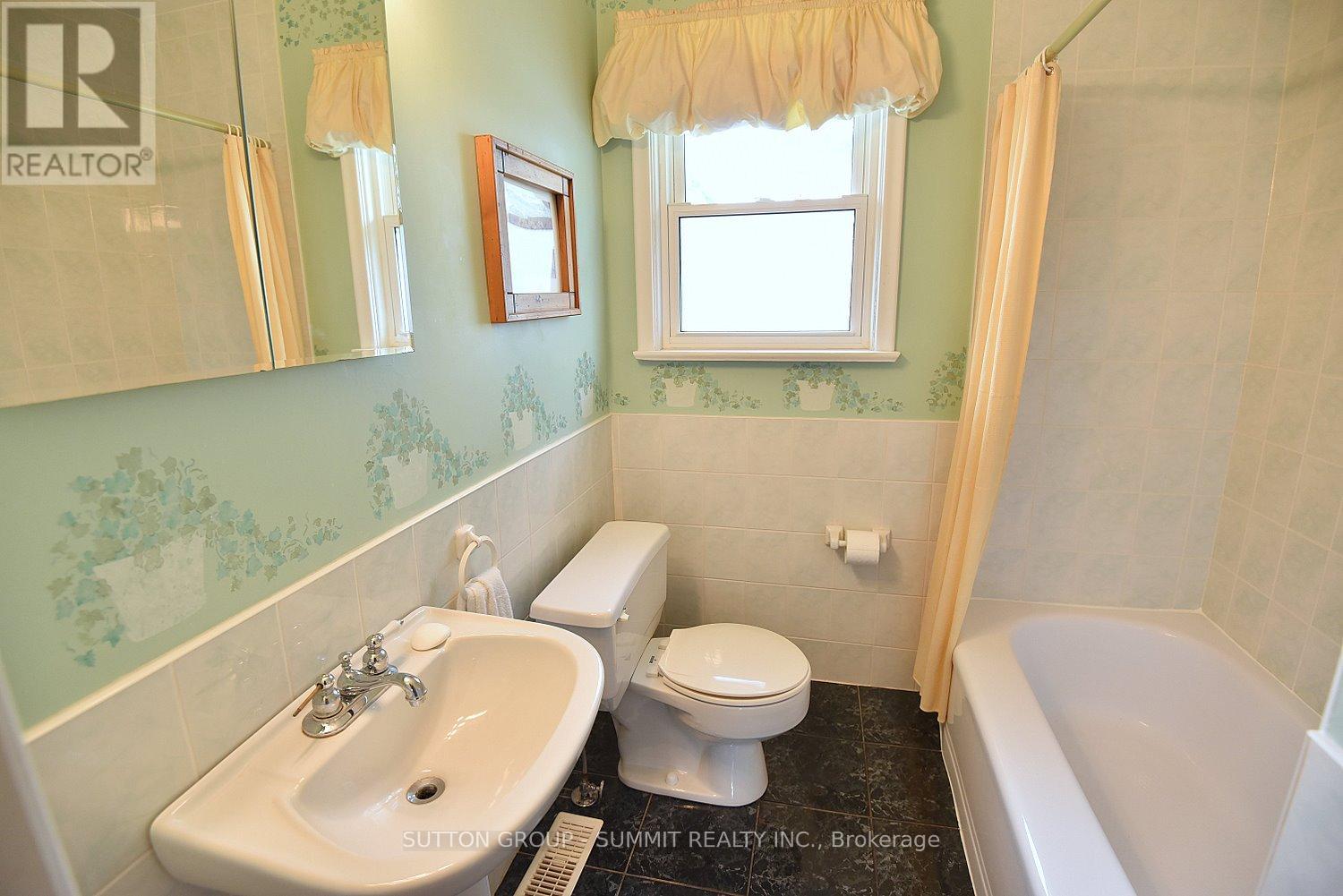 741 Ashley Avenue, Burlington, Ontario  L7R 2Z4 - Photo 24 - W12207524