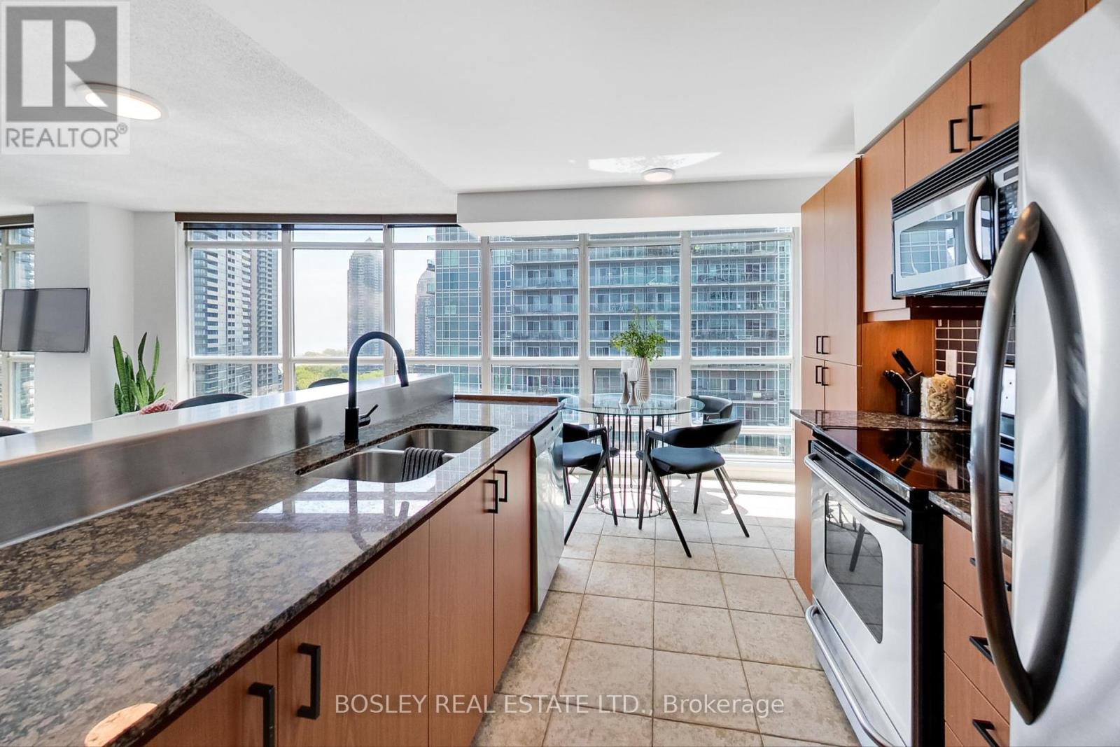 1607 - 185 Legion Road N, Toronto, Ontario  M8Y 0A1 - Photo 8 - W12207561