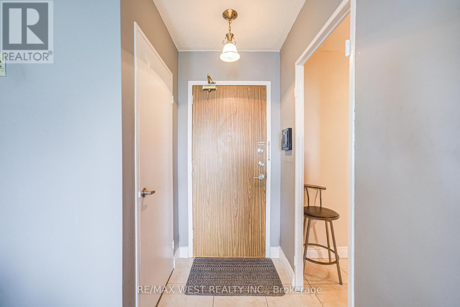 606 - 44 Longbourne Drive, Toronto, Ontario  M9R 2M7 - Photo 16 - W12207622