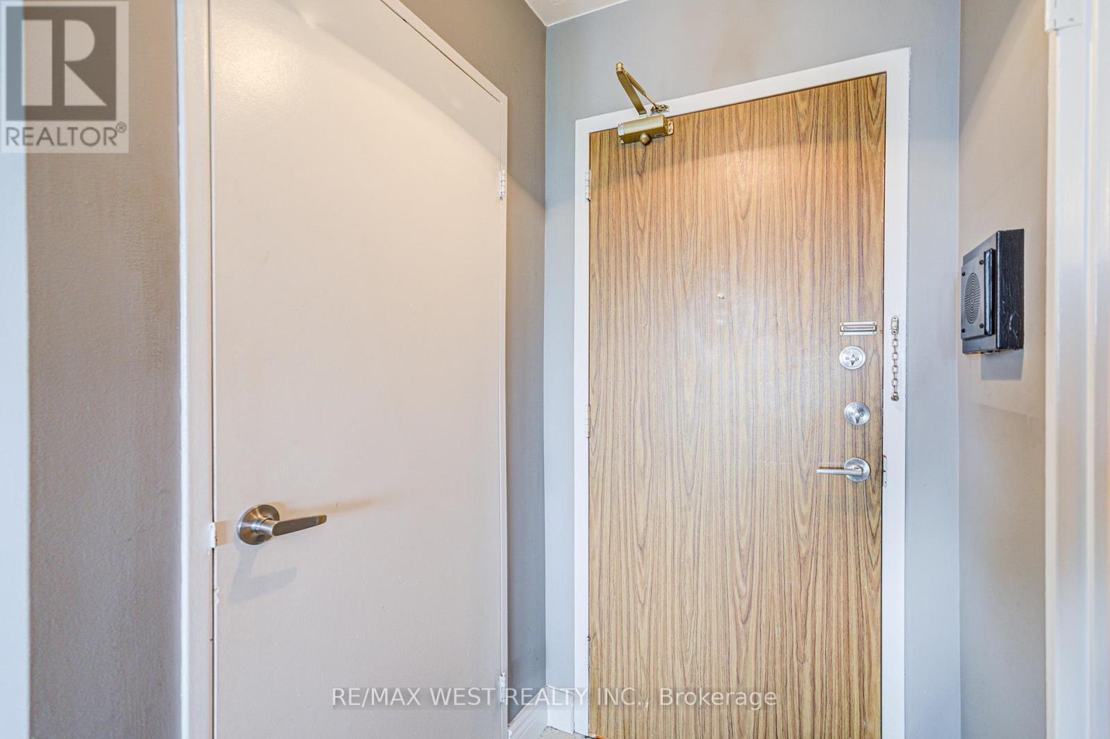 606 - 44 Longbourne Drive, Toronto, Ontario  M9R 2M7 - Photo 17 - W12207622