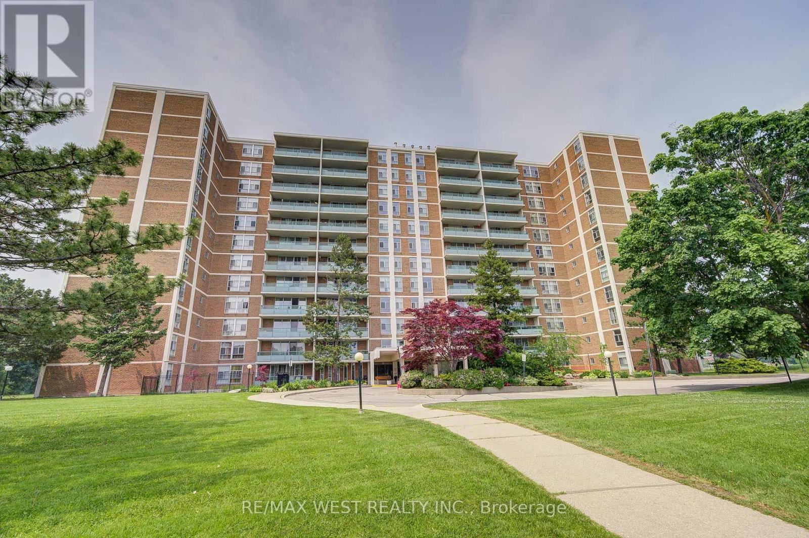 606 - 44 Longbourne Drive, Toronto, Ontario  M9R 2M7 - Photo 2 - W12207622