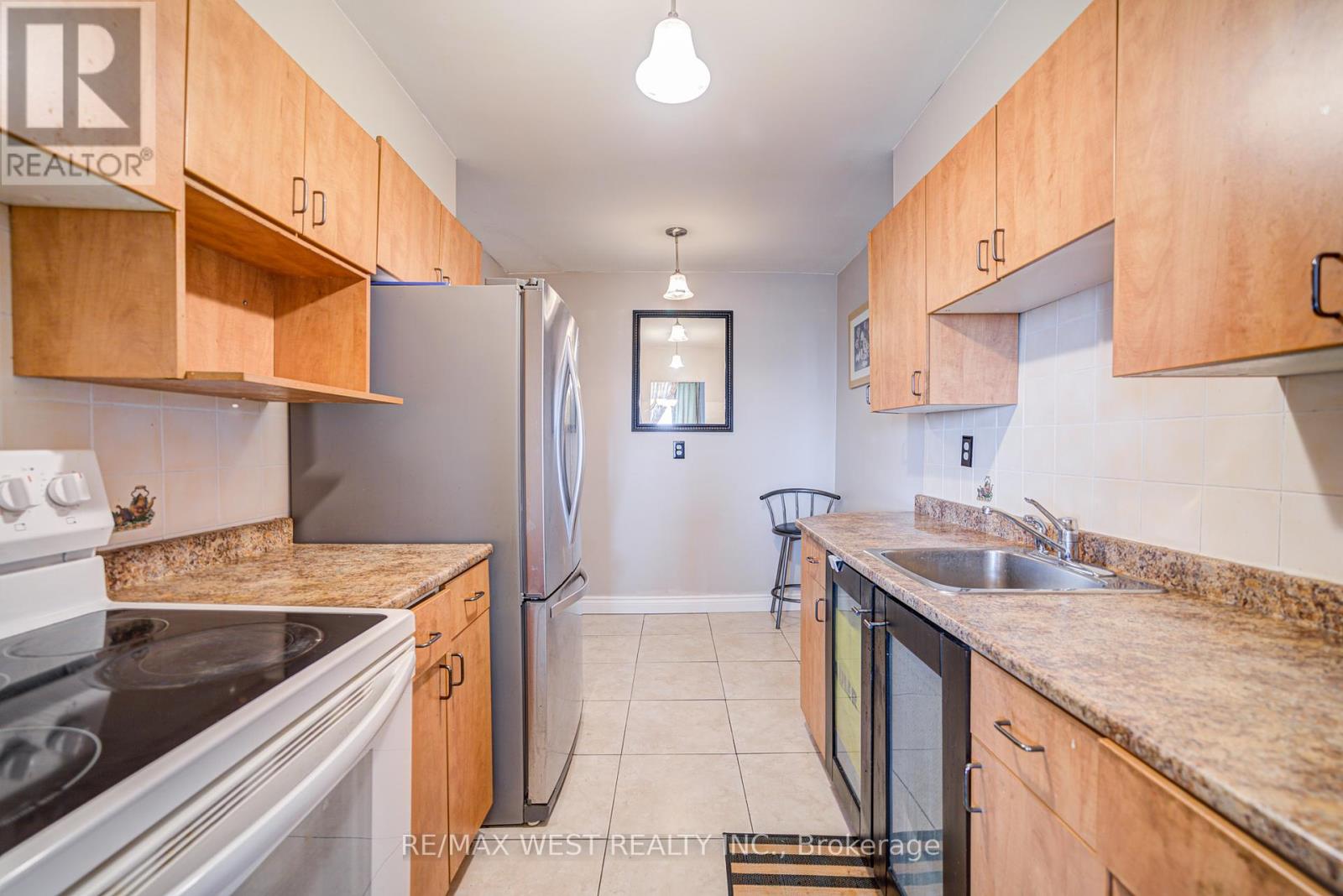 606 - 44 Longbourne Drive, Toronto, Ontario  M9R 2M7 - Photo 26 - W12207622