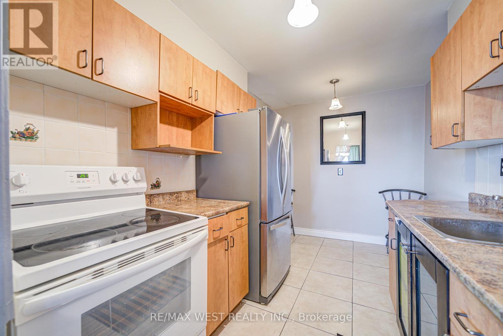 606 - 44 Longbourne Drive, Toronto, Ontario  M9R 2M7 - Photo 27 - W12207622