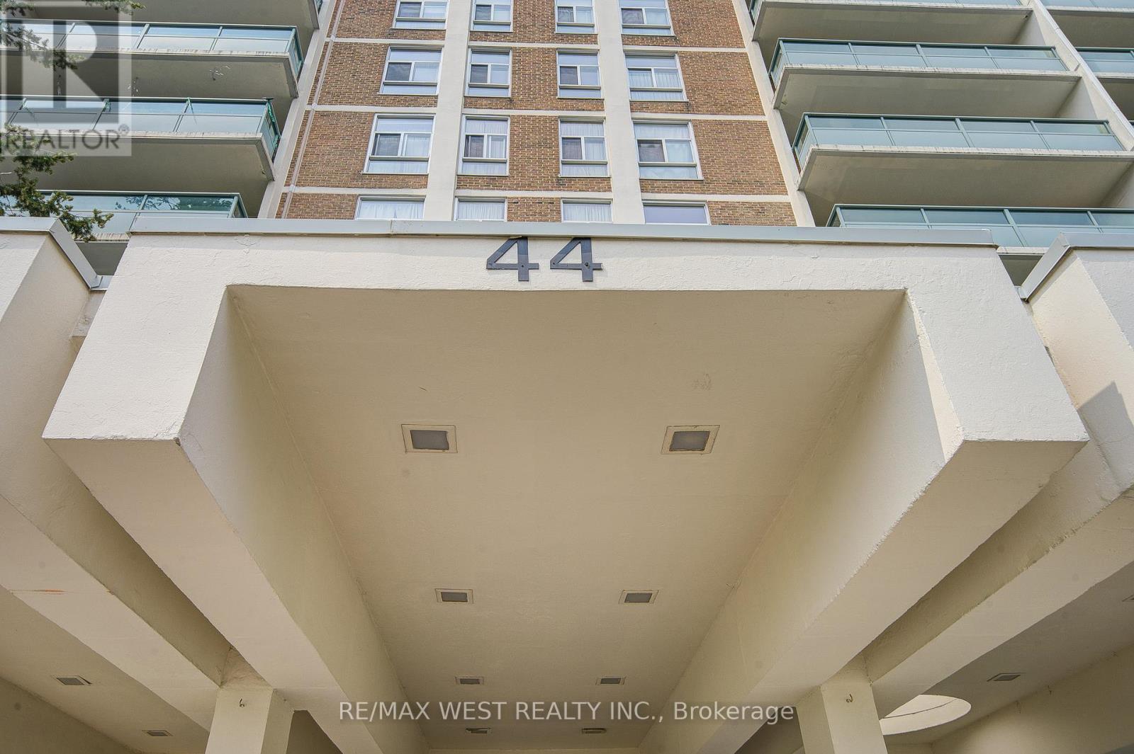 606 - 44 Longbourne Drive, Toronto, Ontario  M9R 2M7 - Photo 4 - W12207622