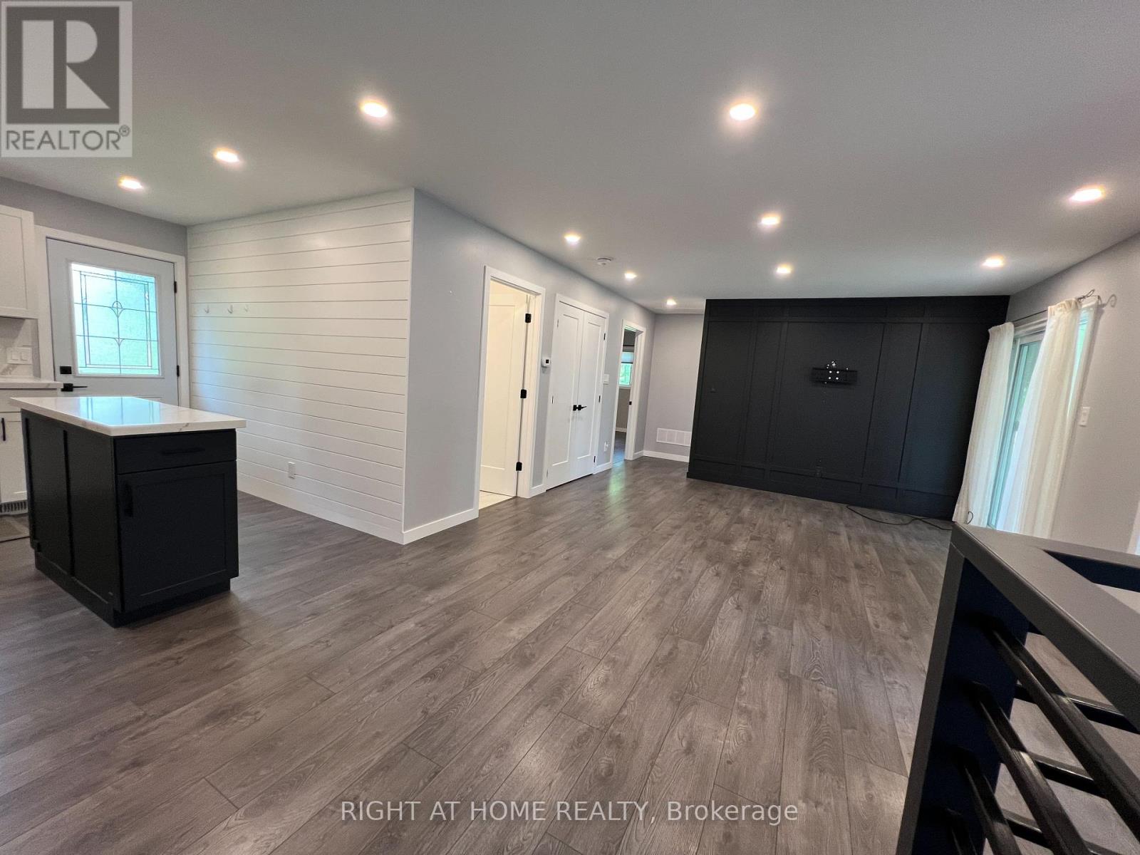 215 Wellington Street, Gravenhurst, Ontario  P1P 1B2 - Photo 11 - X12202514