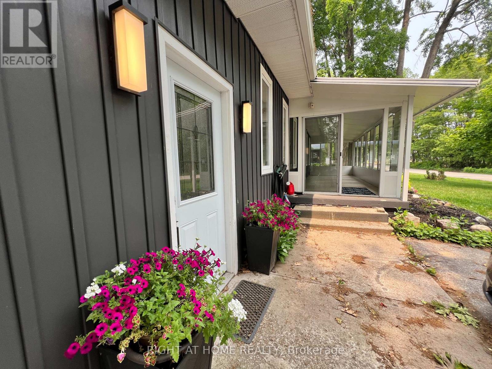 215 Wellington Street, Gravenhurst, Ontario  P1P 1B2 - Photo 30 - X12202514