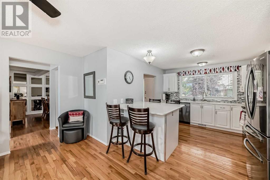 Property at 420 Whitehorn Place NE image 5