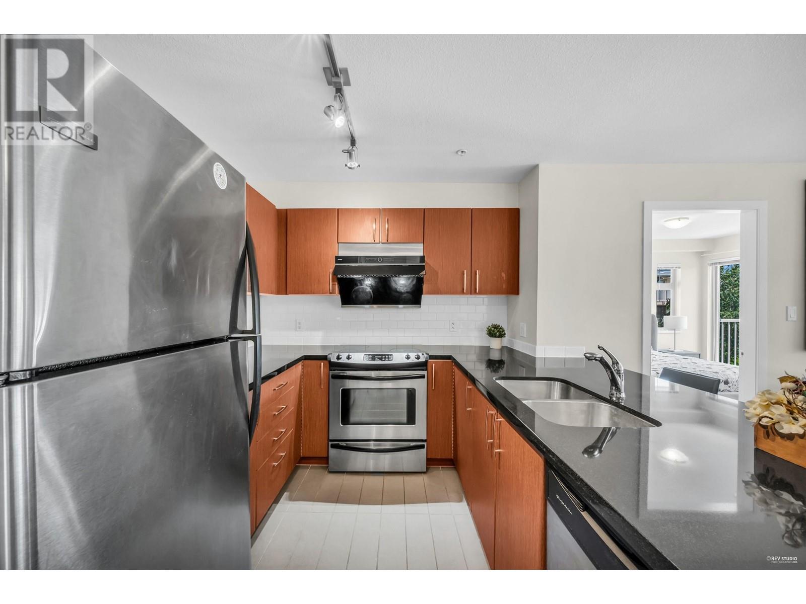 302 7339 Macpherson Avenue, Burnaby, British Columbia  V5J 0B1 - Photo 4 - R3012990