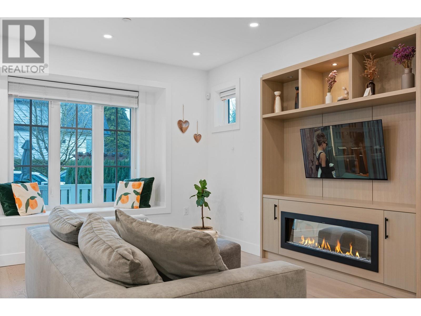 978 E 13th Avenue, Vancouver, British Columbia  V5T 2L6 - Photo 8 - R3013017
