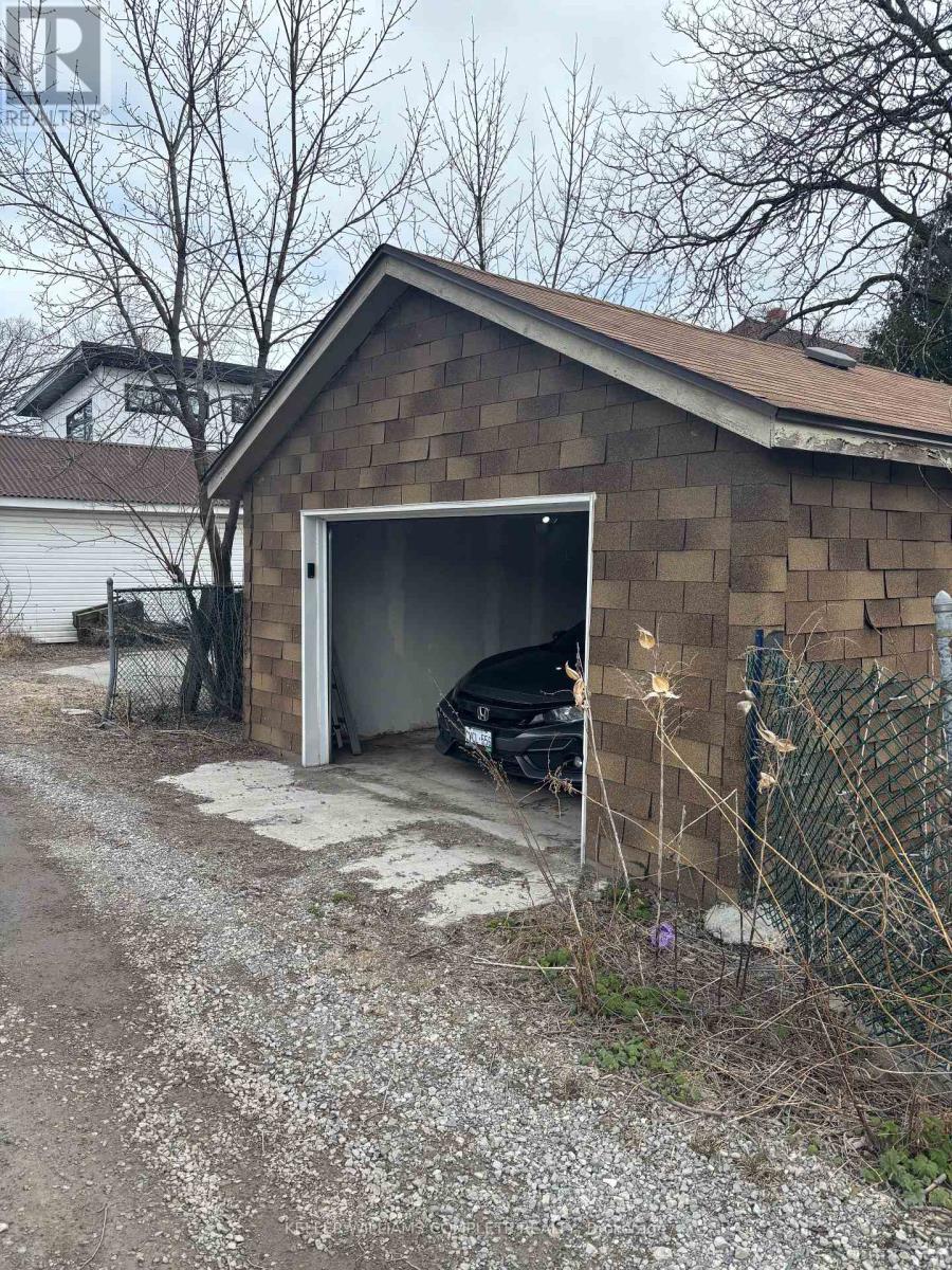 52 East 24th Street, Hamilton (Eastmount), Ontario  L8V 2X7 - Photo 37 - X12207544