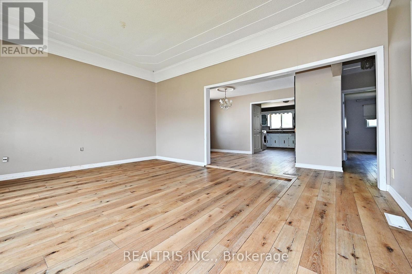 6 Lucerne Place, St. Catharines, Ontario  L2P 2E8 - Photo 11 - X12207560