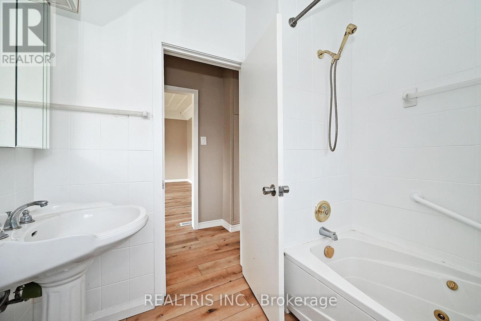 6 Lucerne Place, St. Catharines, Ontario  L2P 2E8 - Photo 29 - X12207560