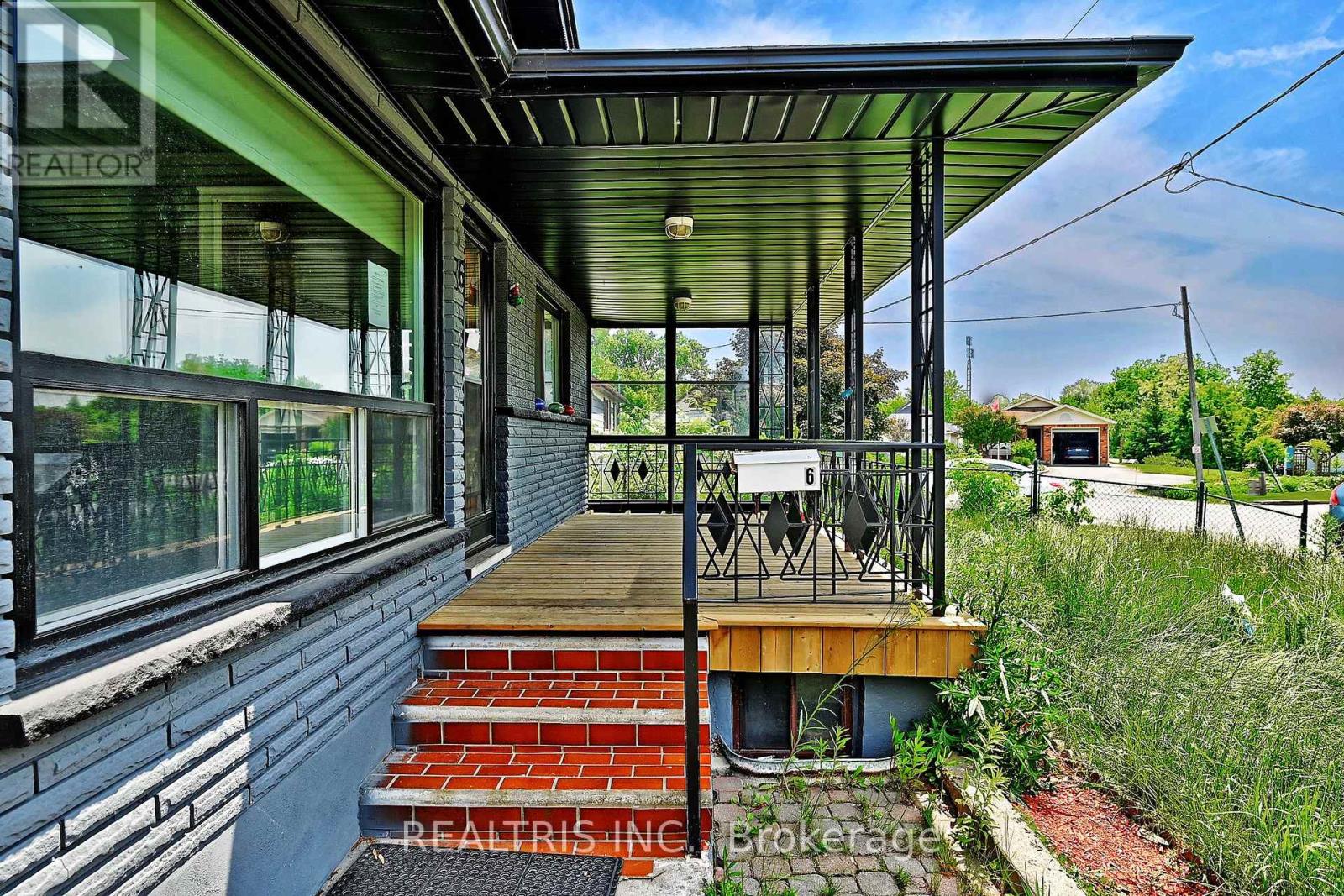 6 Lucerne Place, St. Catharines, Ontario  L2P 2E8 - Photo 3 - X12207560