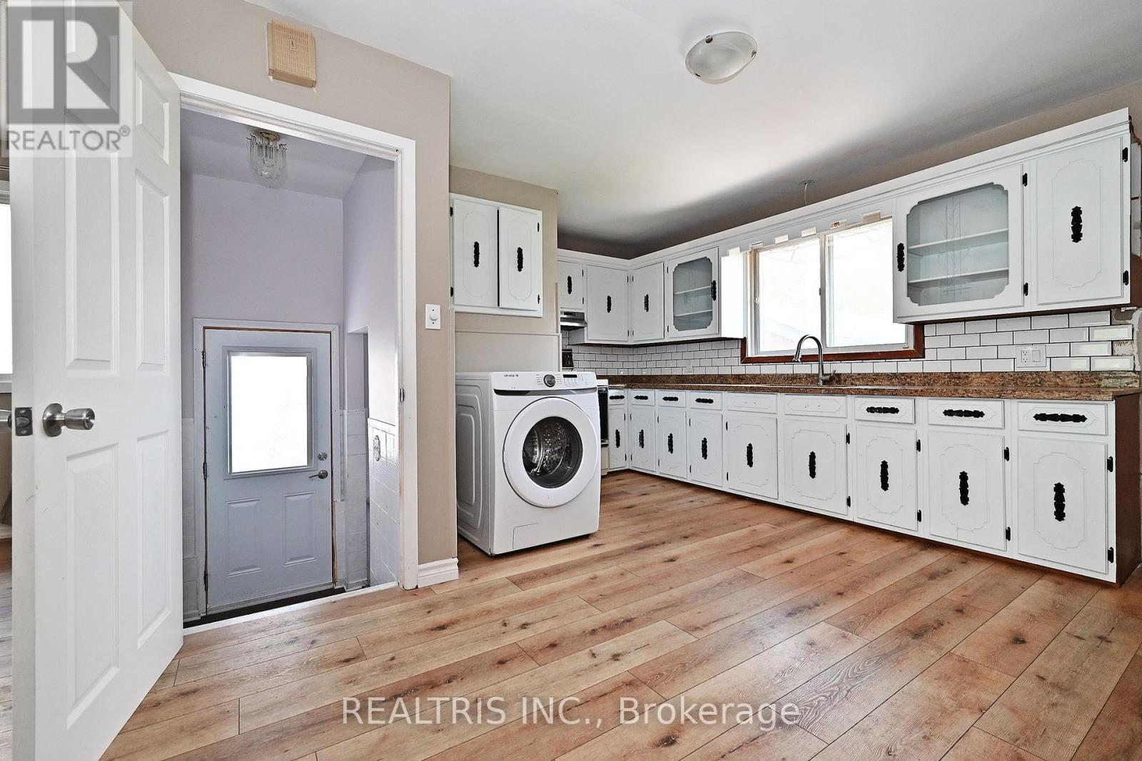 6 Lucerne Place, St. Catharines, Ontario  L2P 2E8 - Photo 30 - X12207560