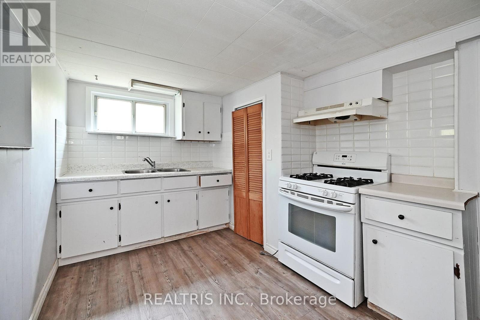 6 Lucerne Place, St. Catharines, Ontario  L2P 2E8 - Photo 35 - X12207560