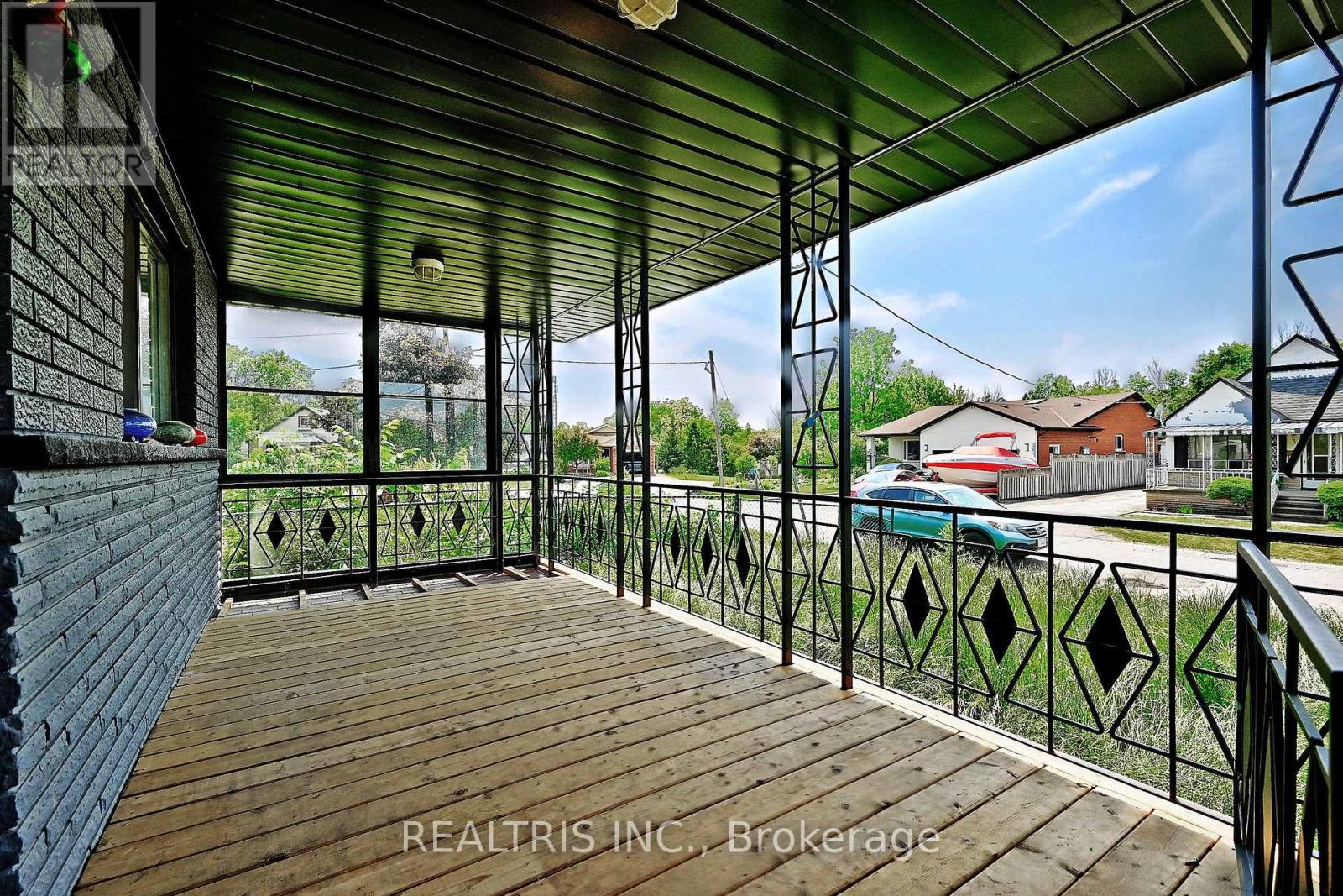 6 Lucerne Place, St. Catharines, Ontario  L2P 2E8 - Photo 4 - X12207560