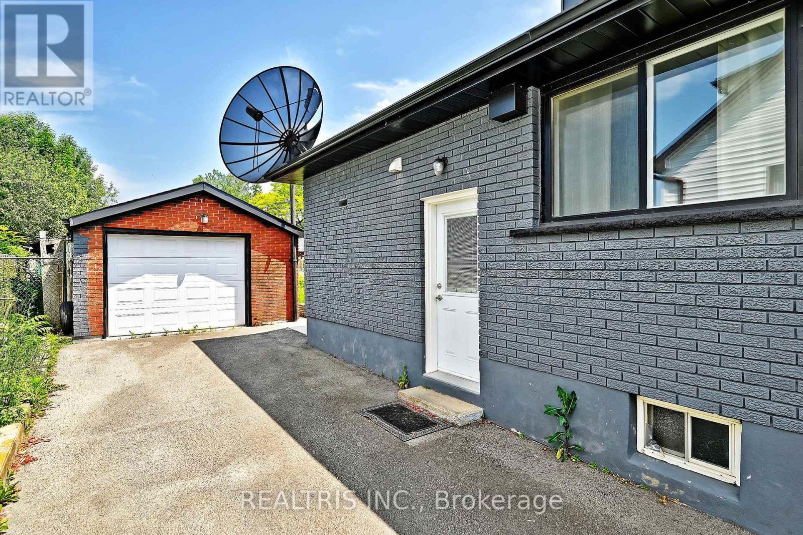 6 Lucerne Place, St. Catharines, Ontario  L2P 2E8 - Photo 44 - X12207560