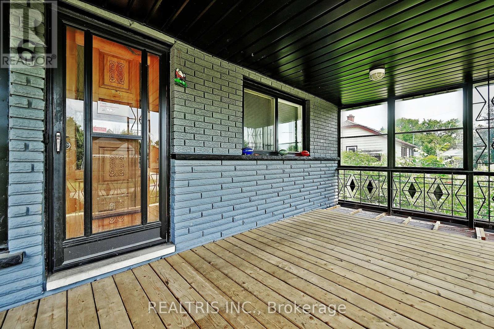 6 Lucerne Place, St. Catharines, Ontario  L2P 2E8 - Photo 5 - X12207560