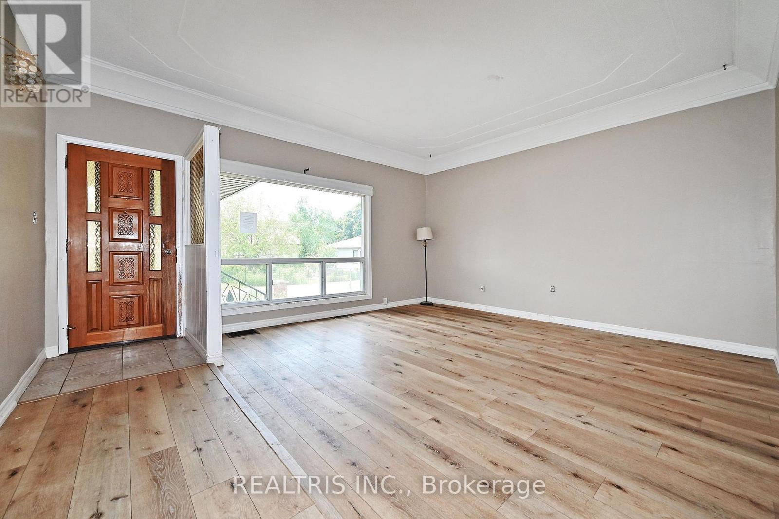 6 Lucerne Place, St. Catharines, Ontario  L2P 2E8 - Photo 7 - X12207560
