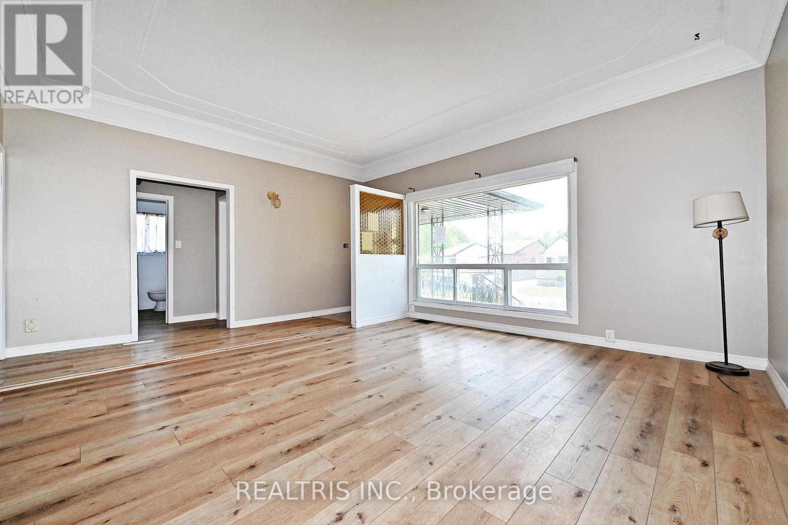 6 Lucerne Place, St. Catharines, Ontario  L2P 2E8 - Photo 9 - X12207560