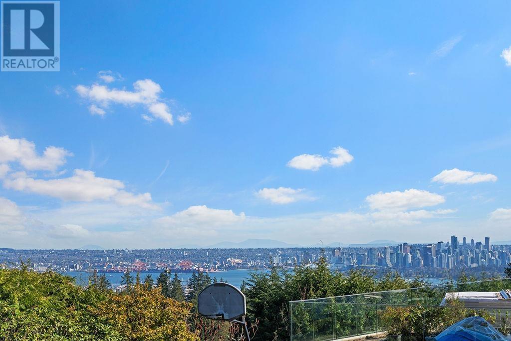 685 KING GEORGES WAY, West Vancouver, British Columbia