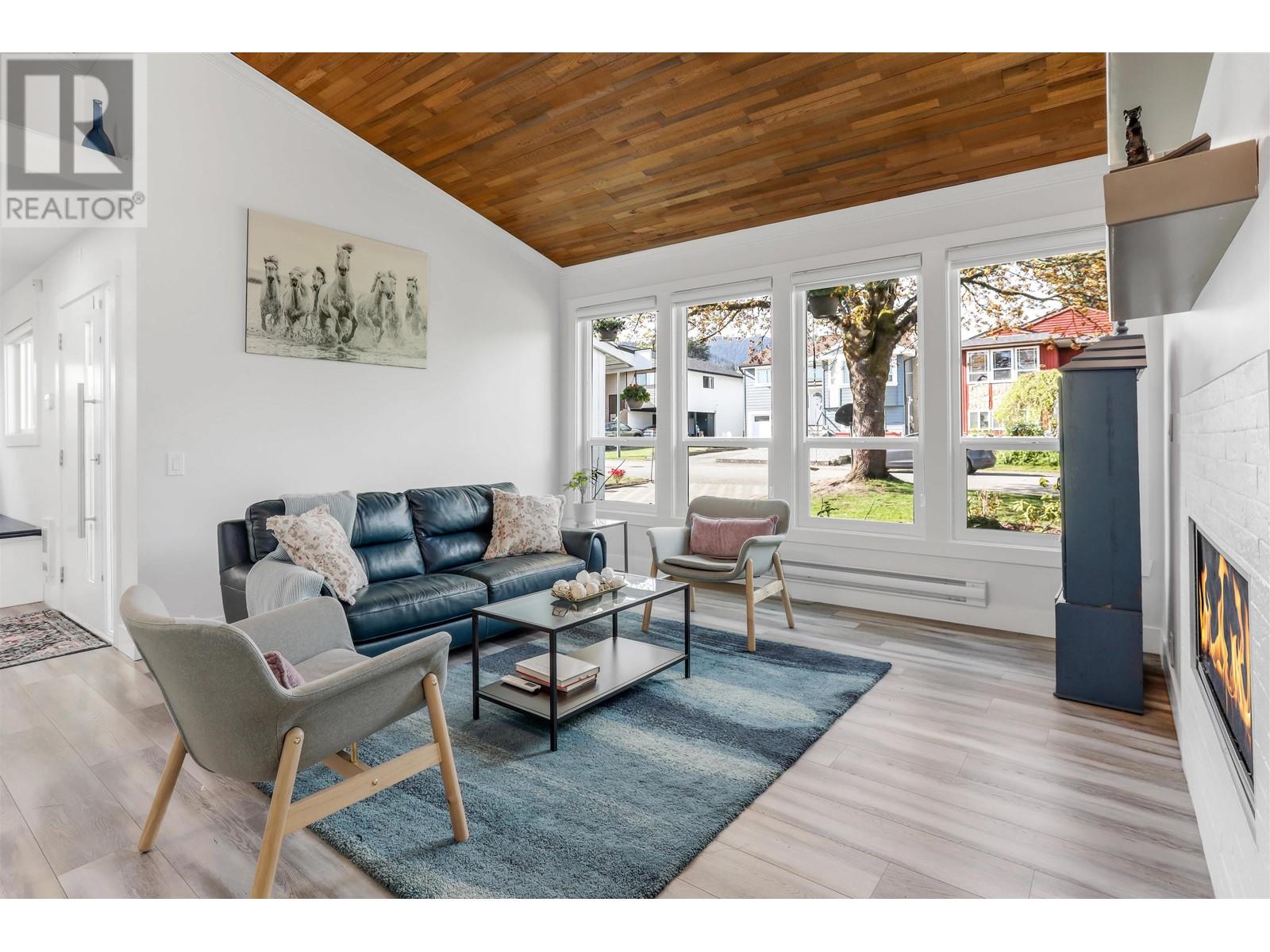 3228 Chrome Crescent, Coquitlam, British Columbia  V3E 1M5 - Photo 6 - R3013027