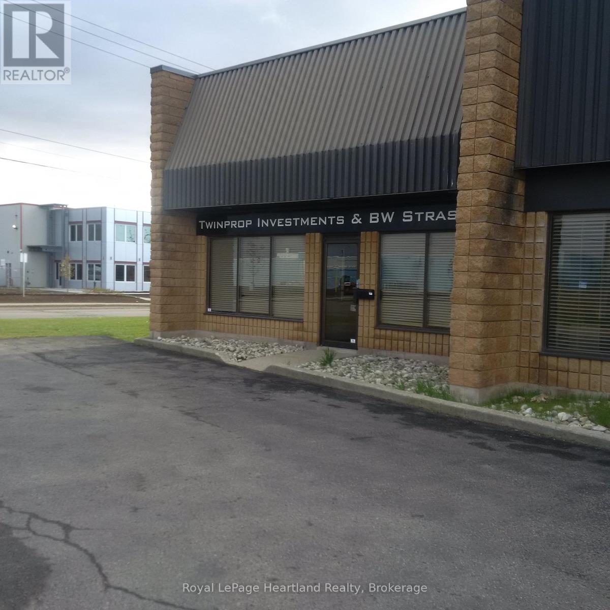 105 Northland Road, Waterloo, Ontario  N2V 1Y8 - Photo 11 - X12207702