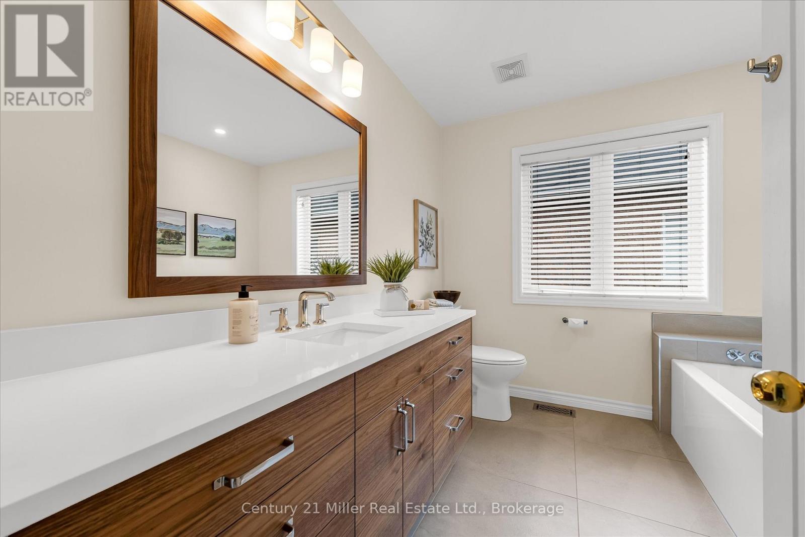 2426 Felhaber Crescent, Oakville, Ontario  L6H 7N8 - Photo 17 - W12197843