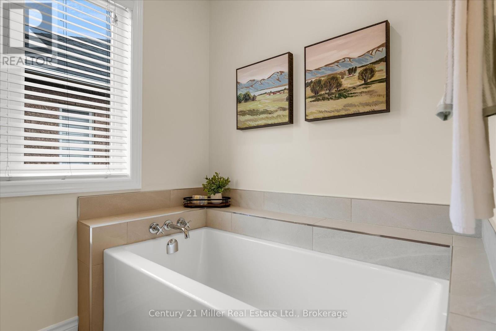 2426 Felhaber Crescent, Oakville, Ontario  L6H 7N8 - Photo 18 - W12197843