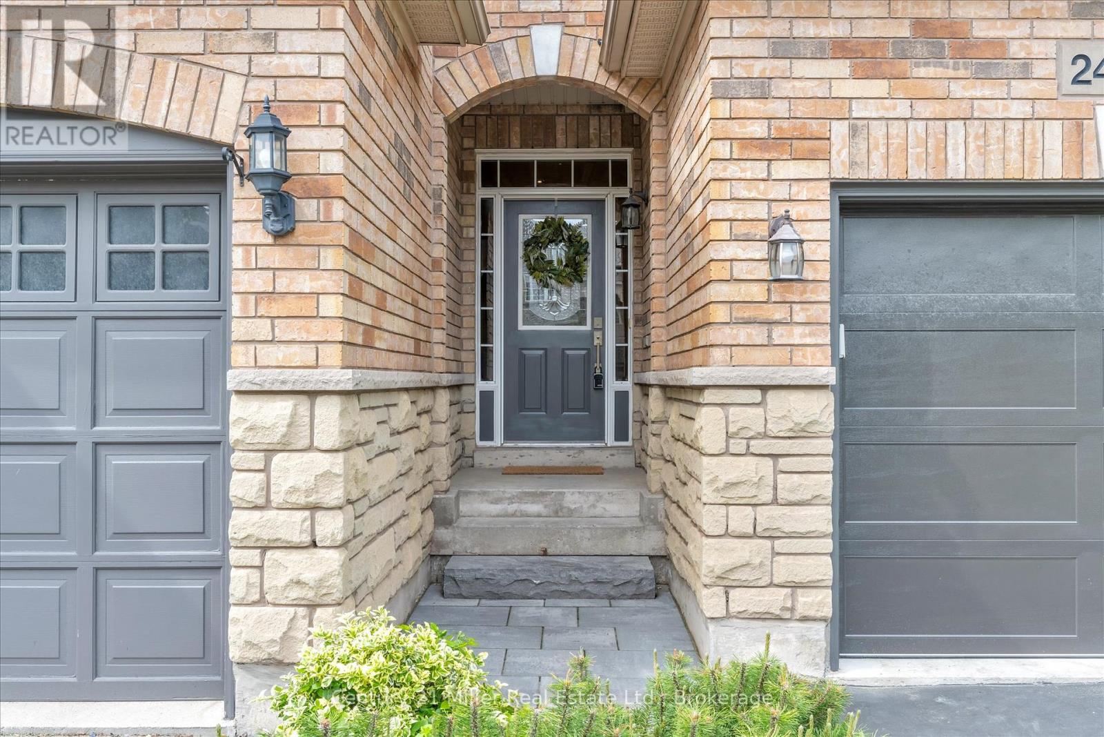 2426 Felhaber Crescent, Oakville, Ontario  L6H 7N8 - Photo 2 - W12197843