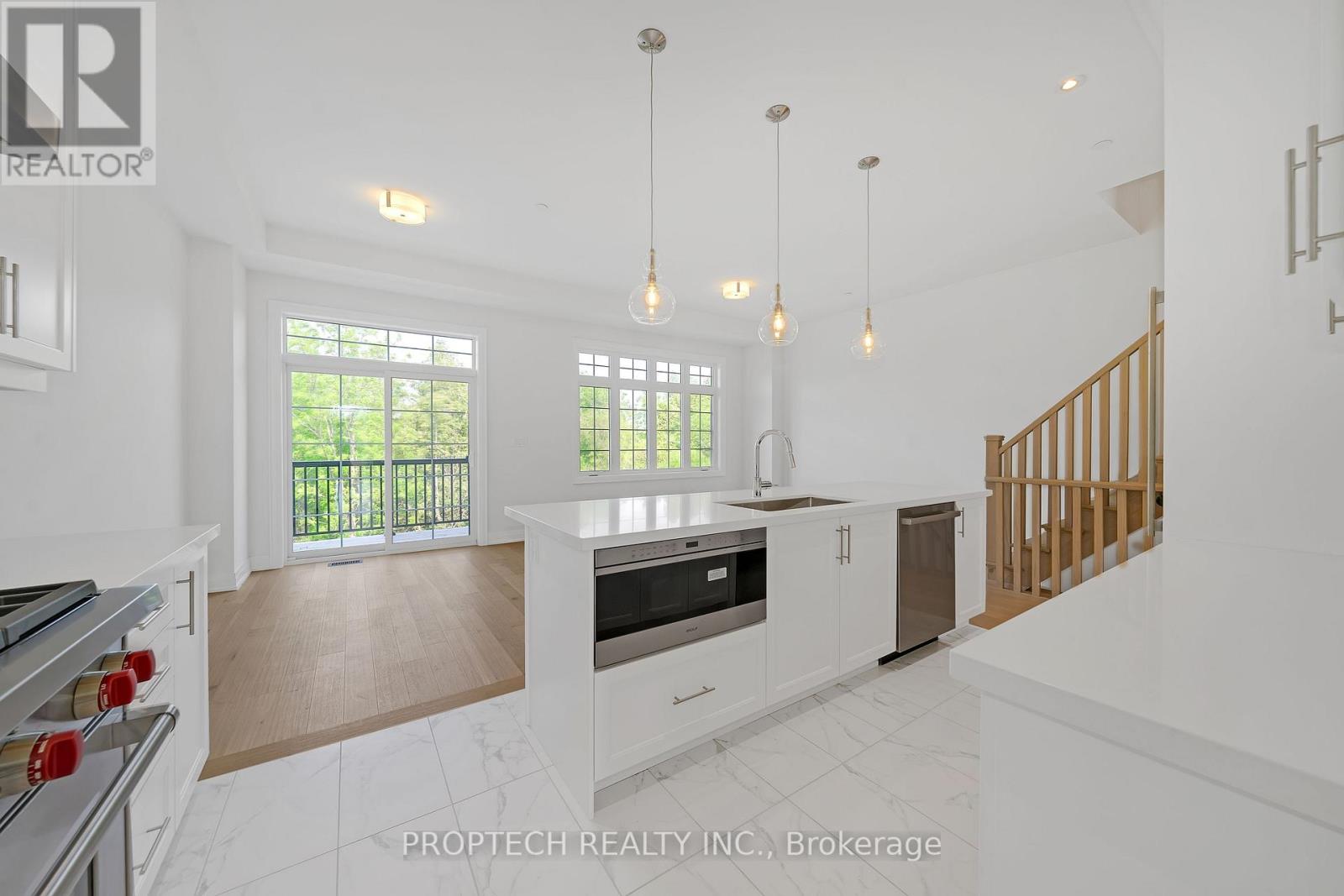 93 West Village Lane, Markham, Ontario  L6C 3L5 - Photo 7 - N12207513