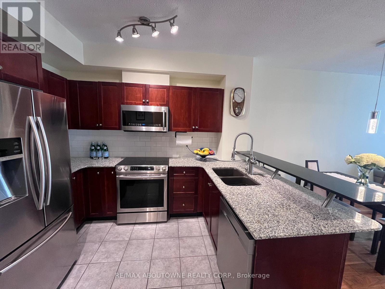 1207 - 1359 Rathburn Road E, Mississauga (Rathwood), Ontario  L4W 5P7 - Photo 4 - W12207439