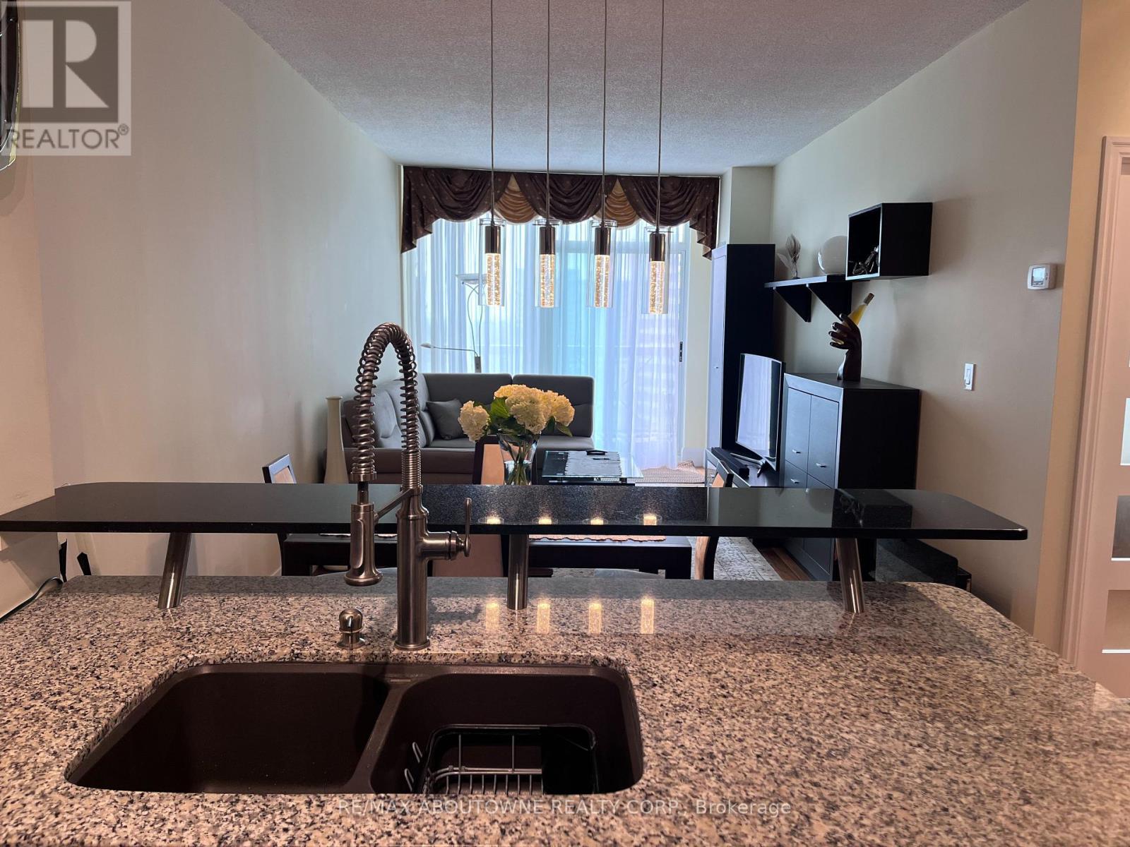 1207 - 1359 Rathburn Road E, Mississauga (Rathwood), Ontario  L4W 5P7 - Photo 8 - W12207439