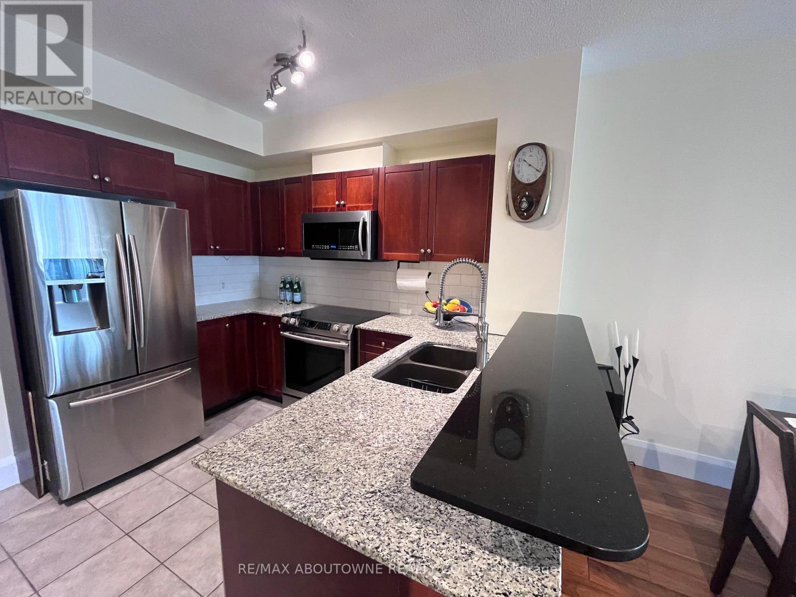1207 - 1359 Rathburn Road E, Mississauga (Rathwood), Ontario  L4W 5P7 - Photo 5 - W12207439