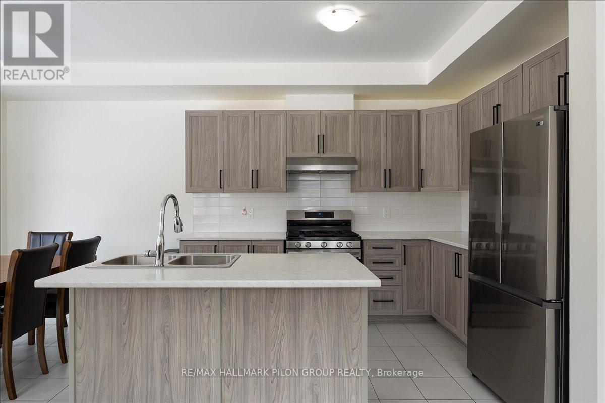 29 Watchim Street, Ottawa, Ontario  K4A 5K6 - Photo 2 - X12150773
