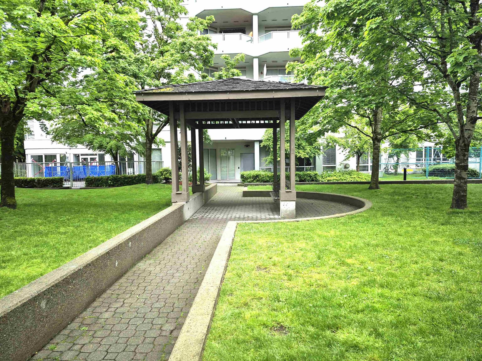 209 14877 100 Avenue, Surrey, British Columbia  V3R 3H1 - Photo 2 - R3004377